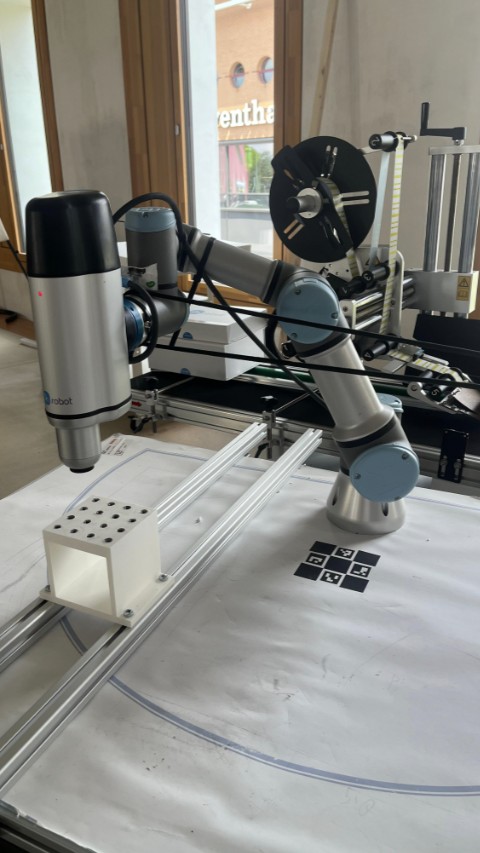 UR3 external arm disturbance during screwing variation